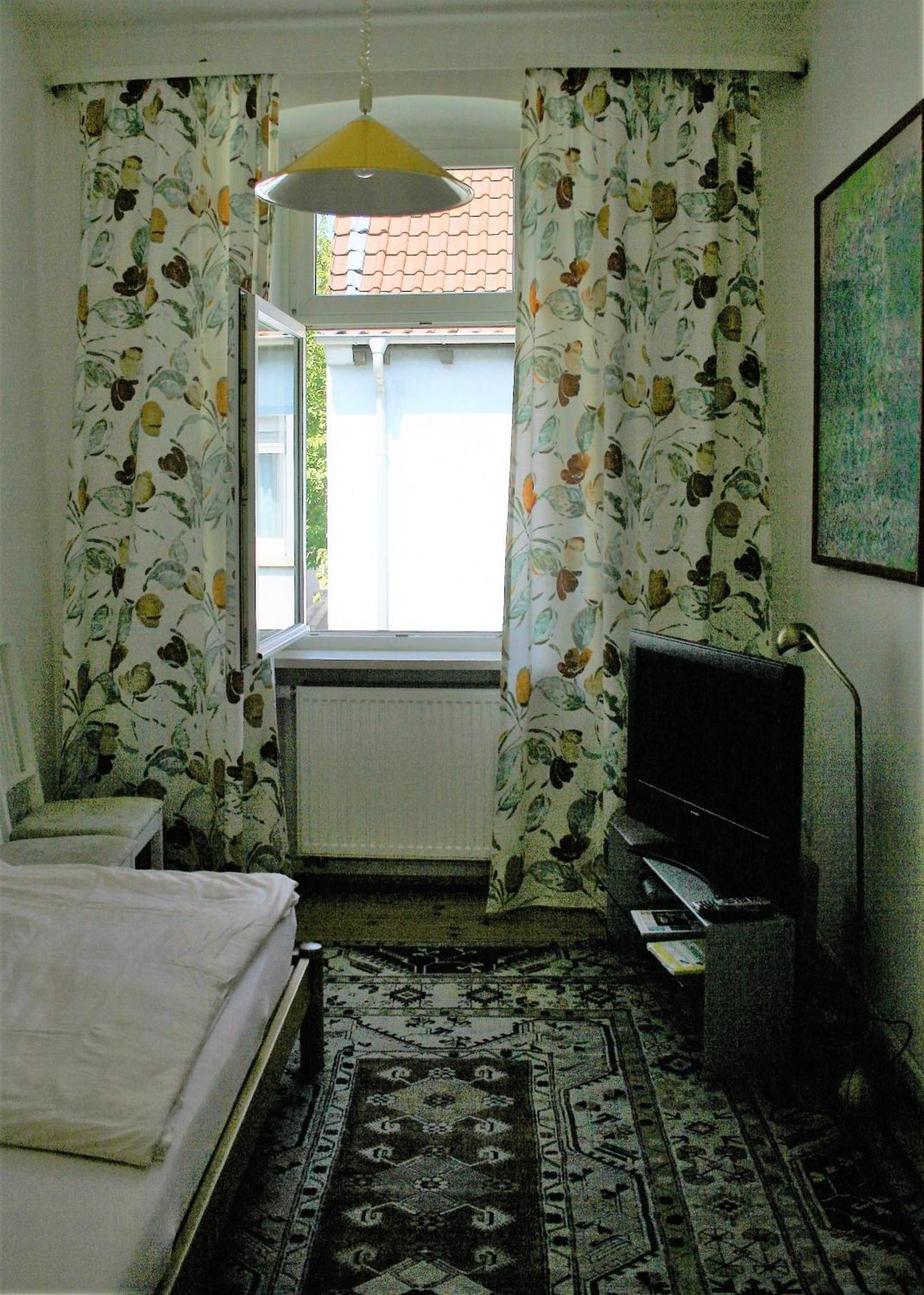 Kleiner Herrenhof Worms Buitenkant foto